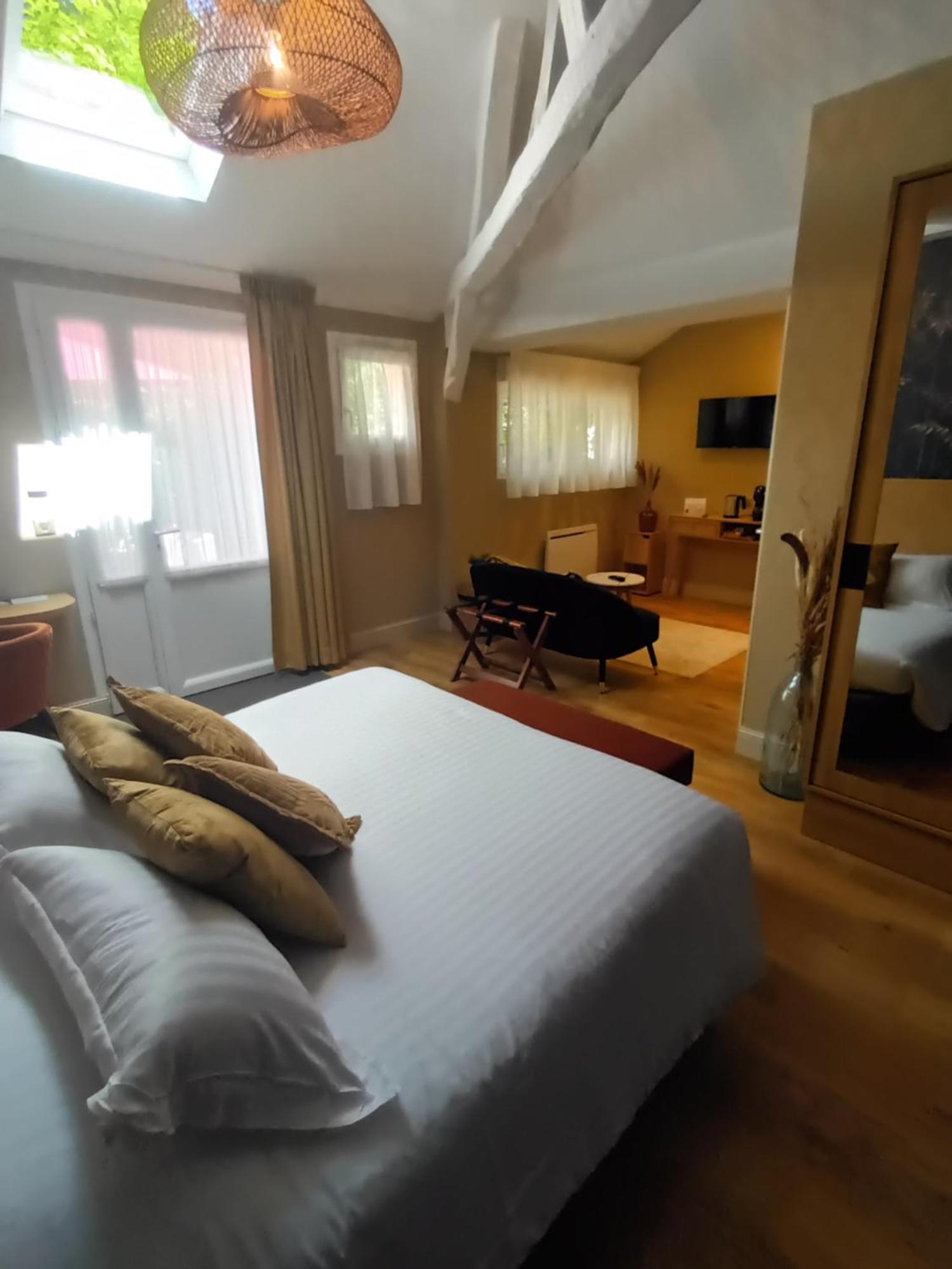 Logis Hotel La Breche - Restaurant Berthelot Αμπουάζ Εξωτερικό φωτογραφία