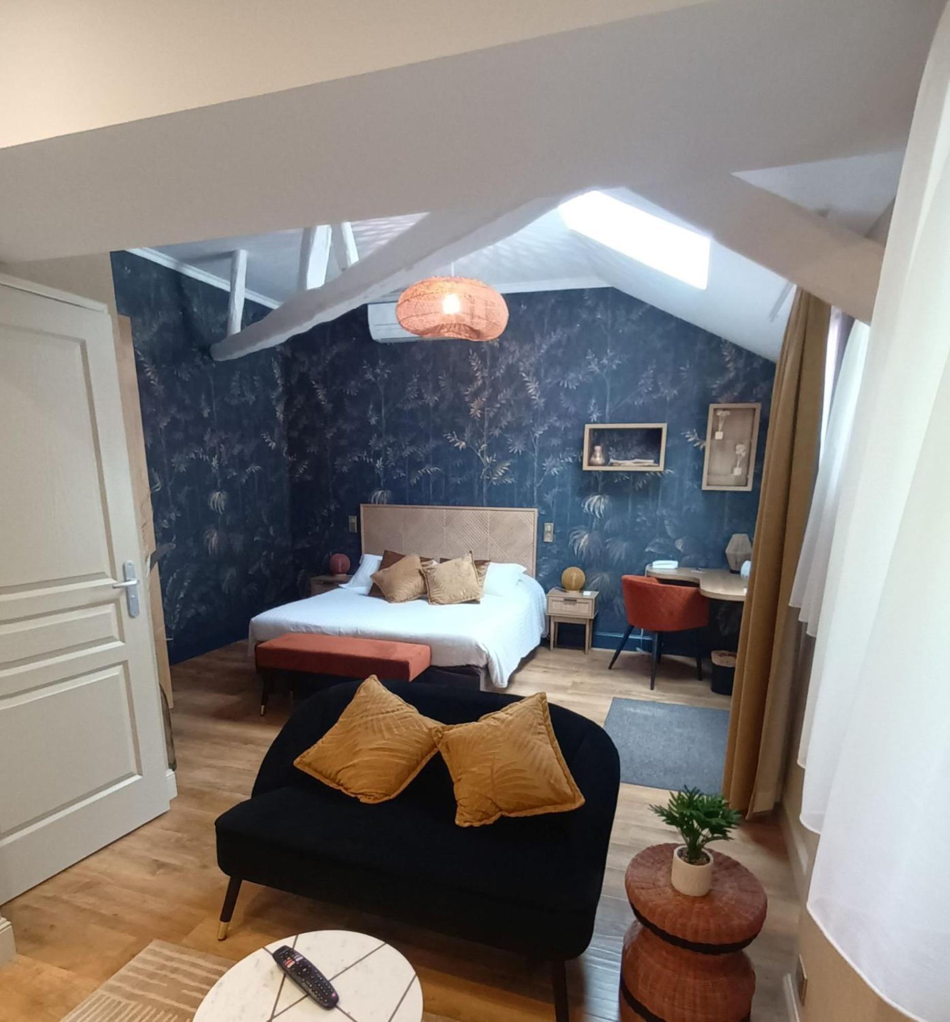 Logis Hotel La Breche - Restaurant Berthelot Αμπουάζ Εξωτερικό φωτογραφία