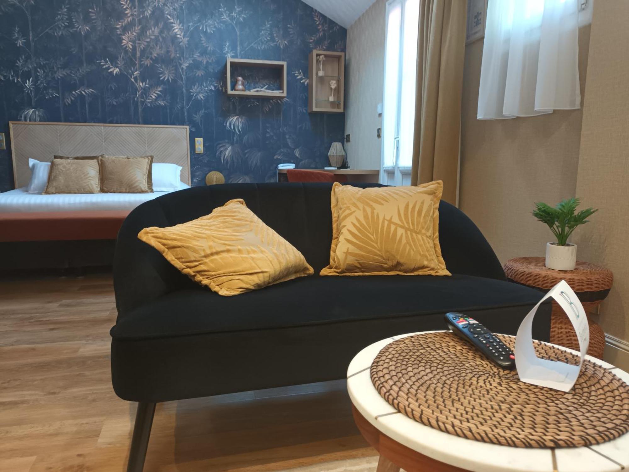 Logis Hotel La Breche - Restaurant Berthelot Αμπουάζ Εξωτερικό φωτογραφία