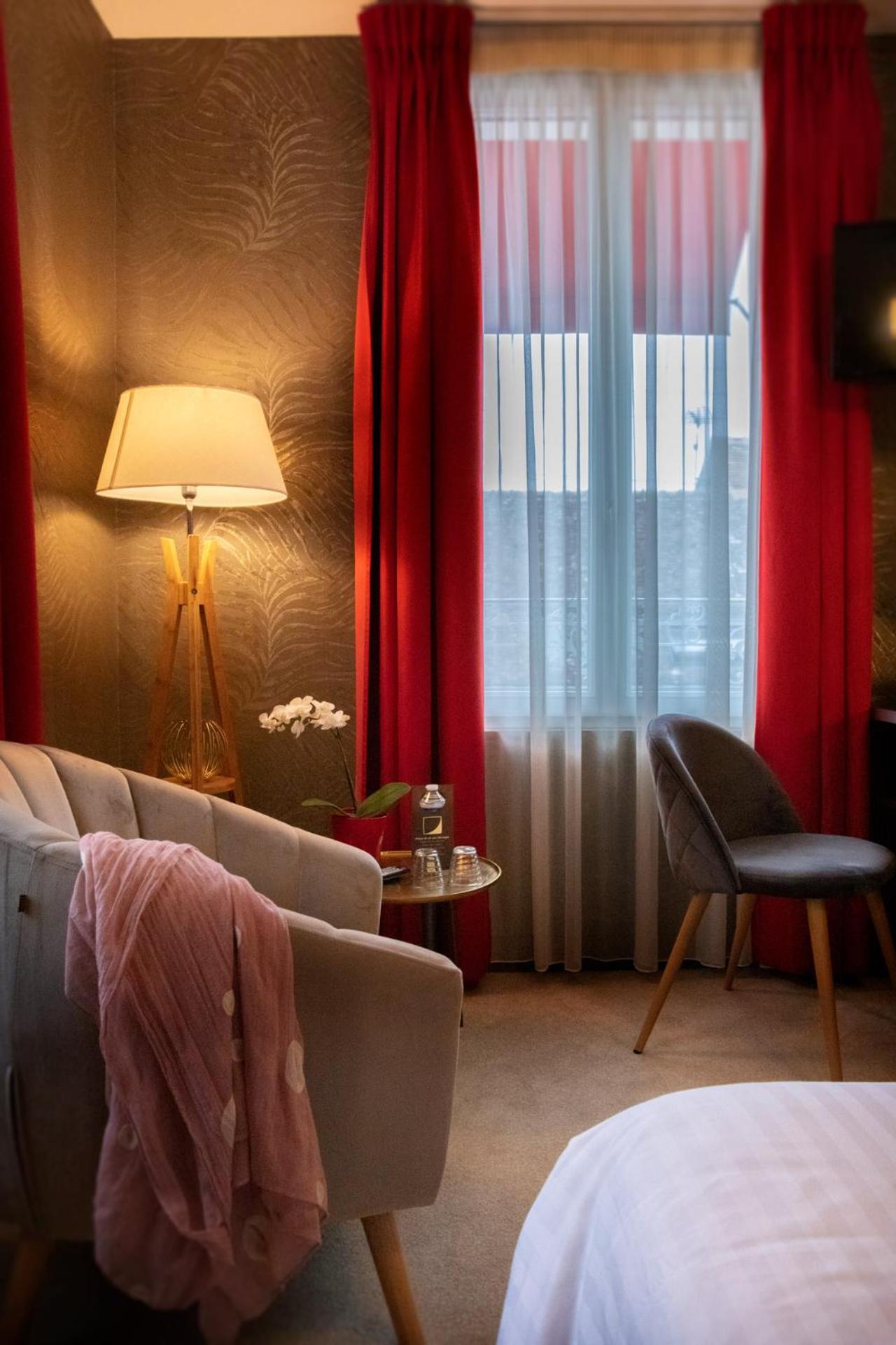 Logis Hotel La Breche - Restaurant Berthelot Αμπουάζ Εξωτερικό φωτογραφία