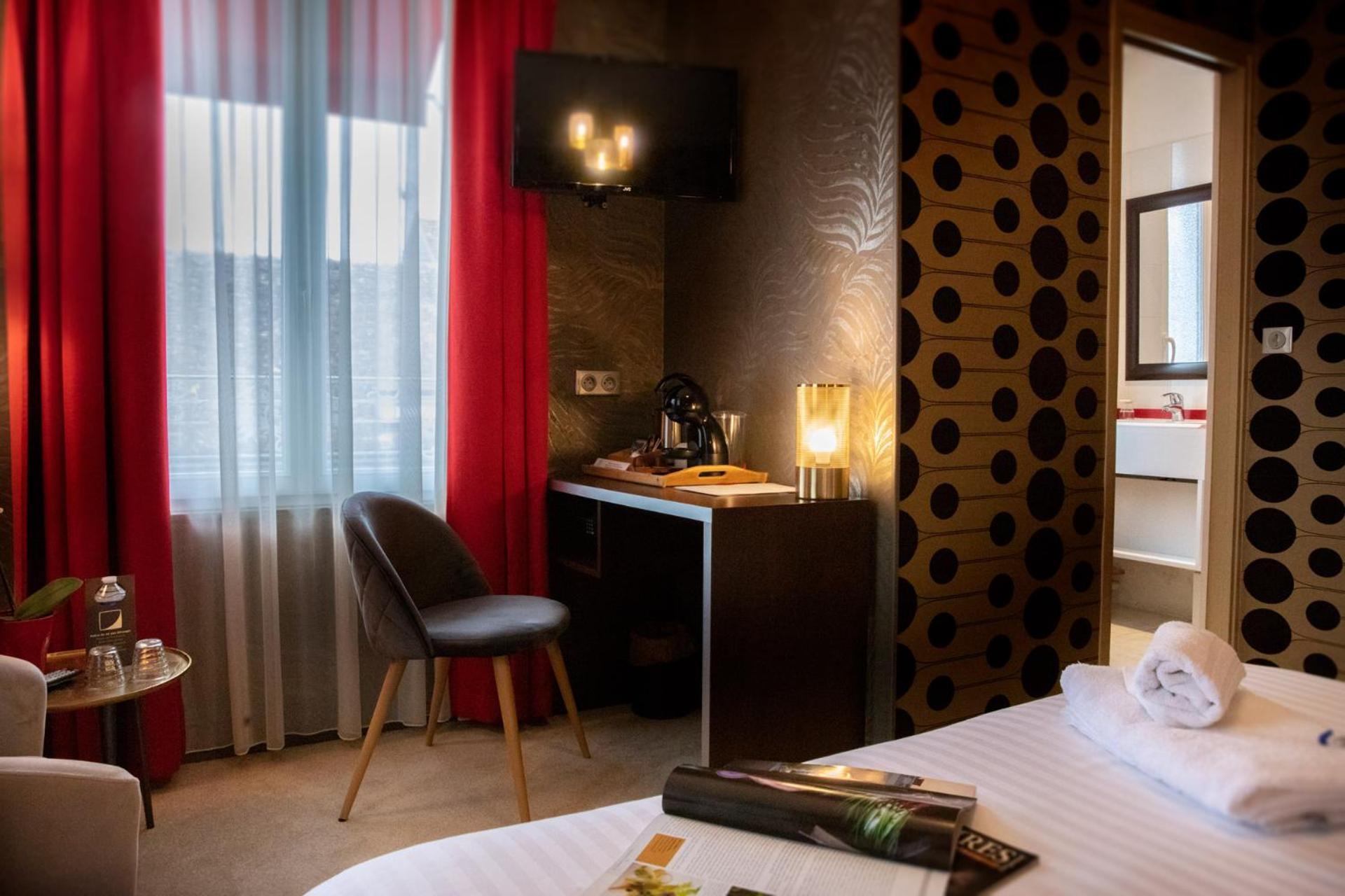 Logis Hotel La Breche - Restaurant Berthelot Αμπουάζ Εξωτερικό φωτογραφία